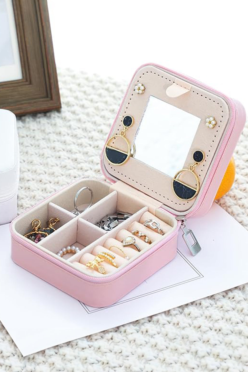 Light Pink Chenille B Graphic Portable Jewelry Case with Mirror